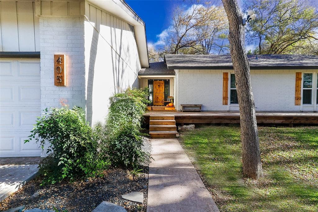 405  Deerfoot Cir