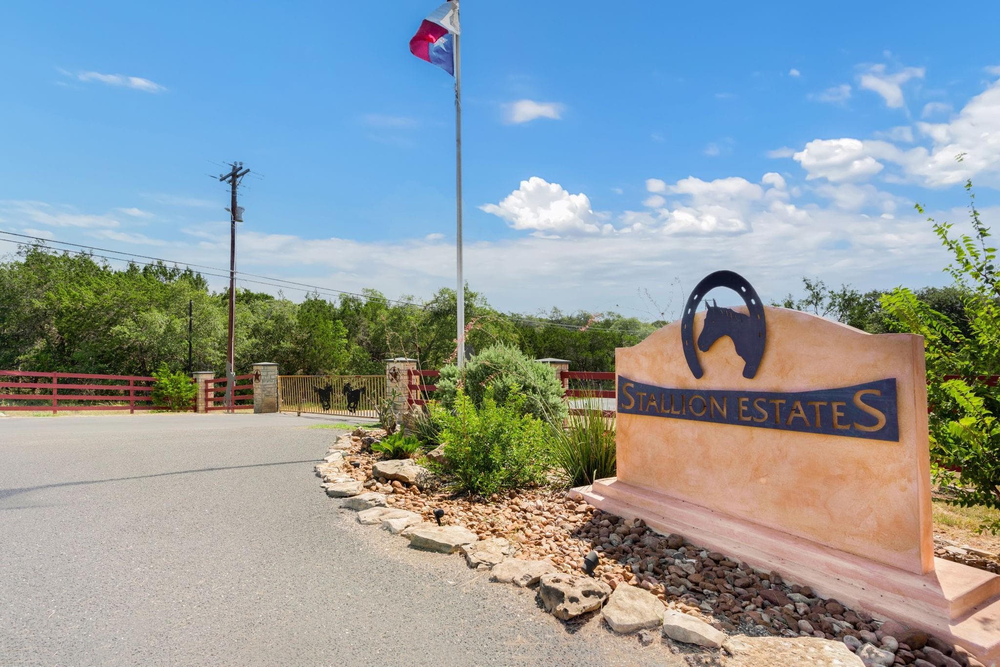 472  Stallion Estates Dr