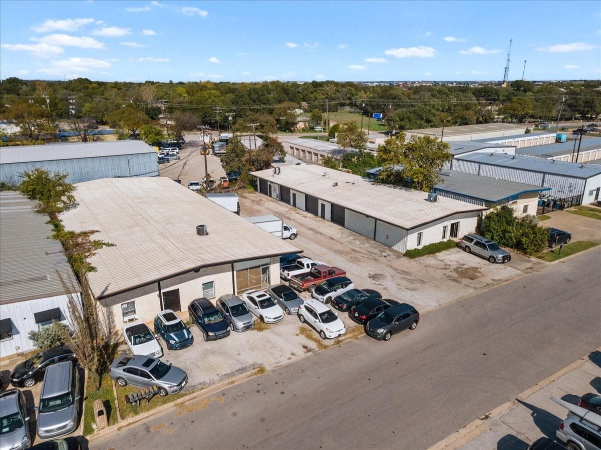 1500-1502  Brandi Ln