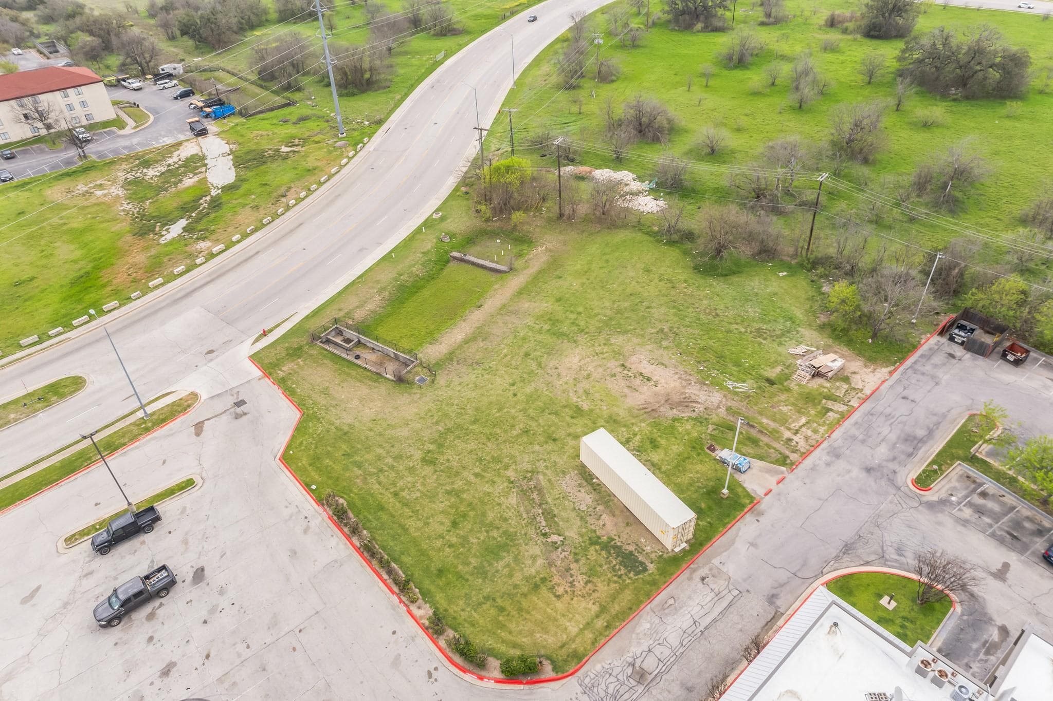 350  Chisholm Pkwy