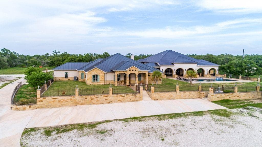 761  Allison Ln