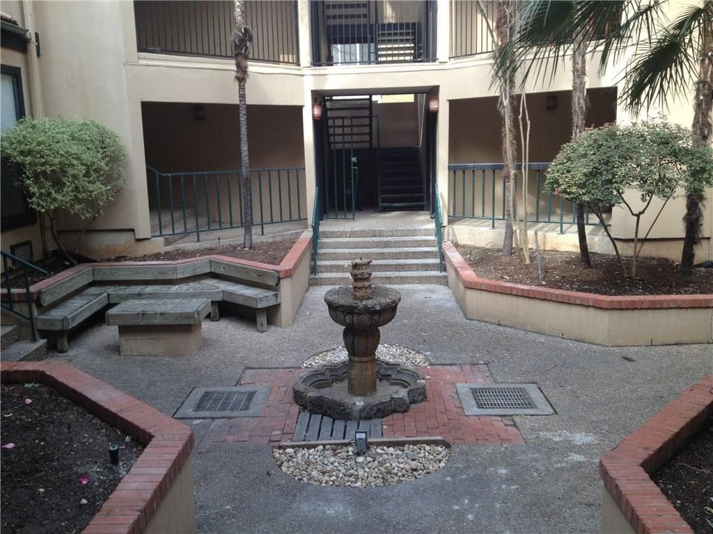 2110  RioGrande St  #302
