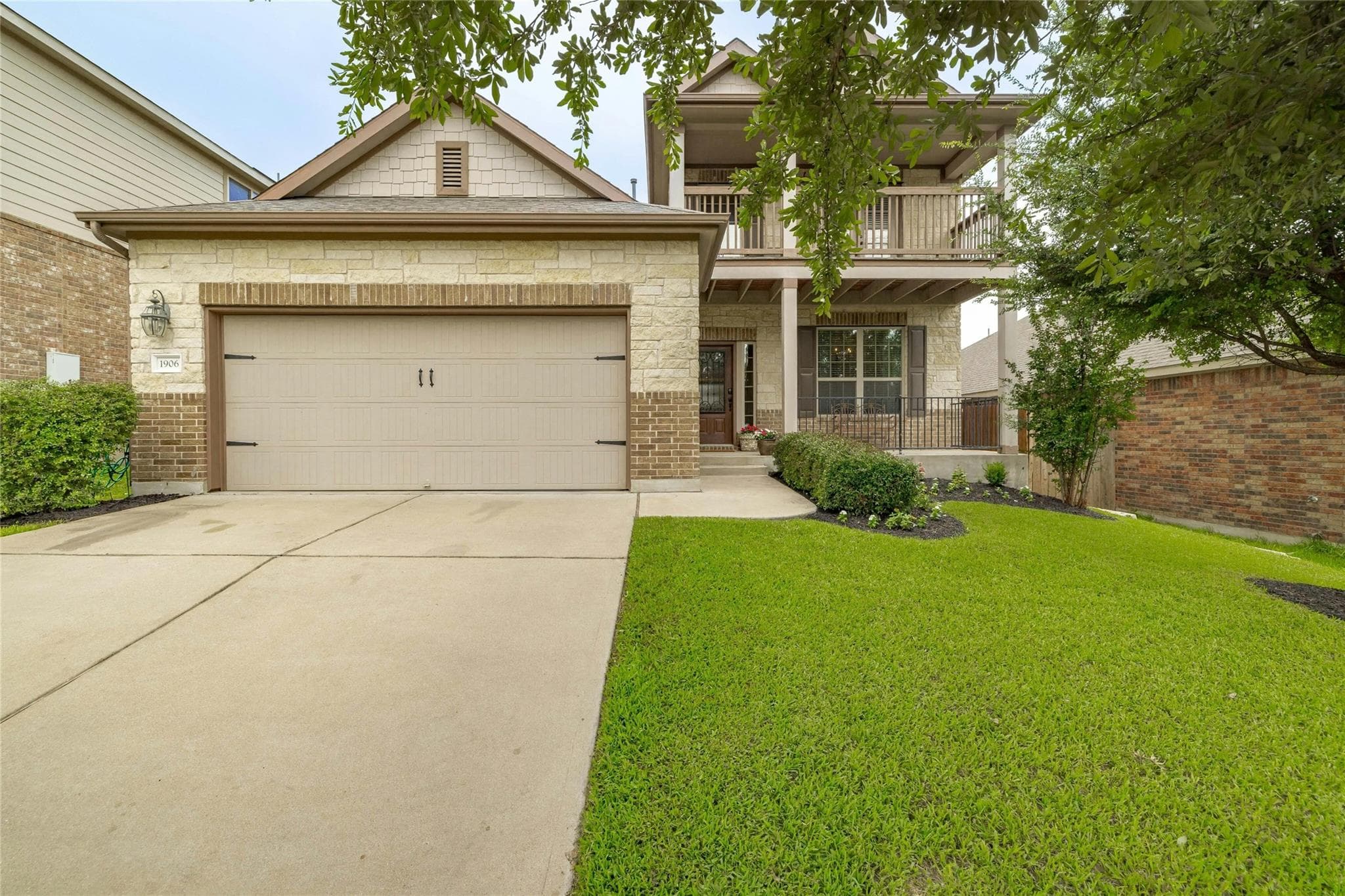 1906 Autumn Run Ln