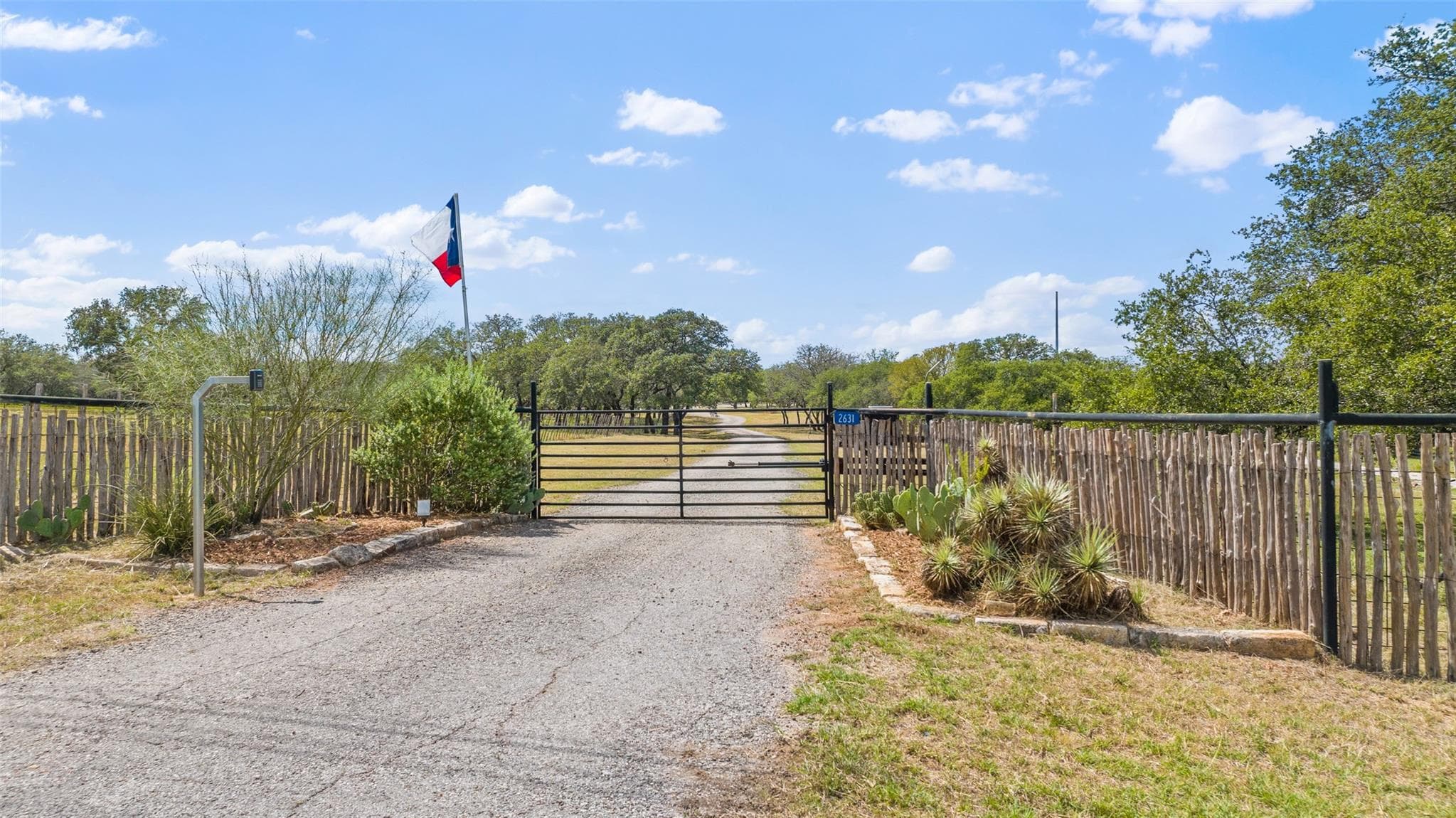 2631 N US 281 Hwy  