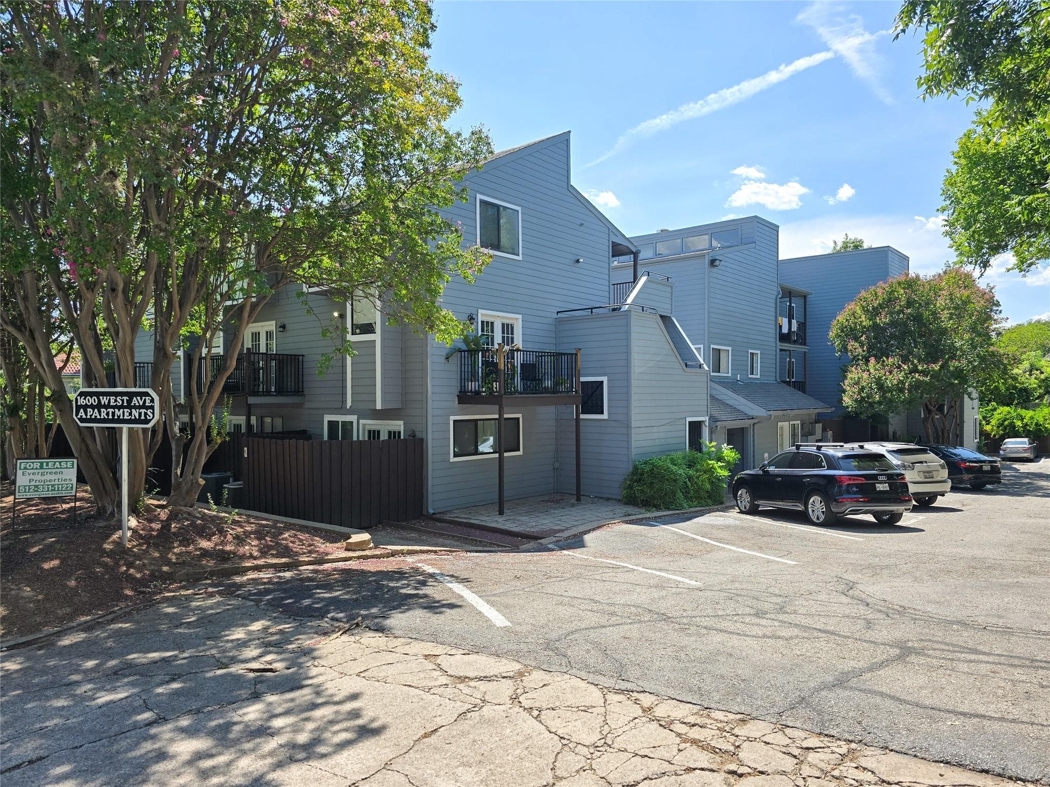 1600 West Ave #25