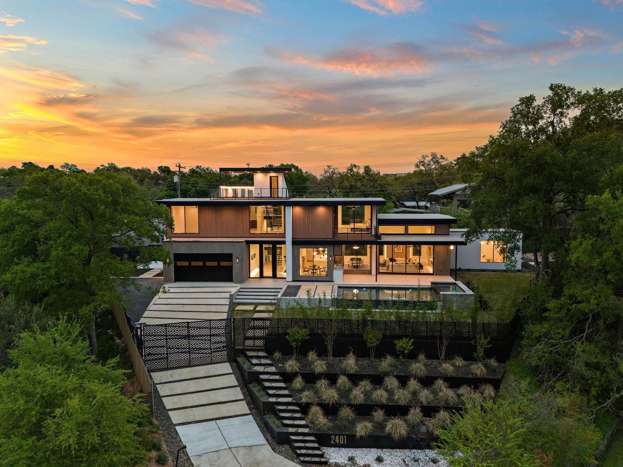 2401 Oakhaven Cir