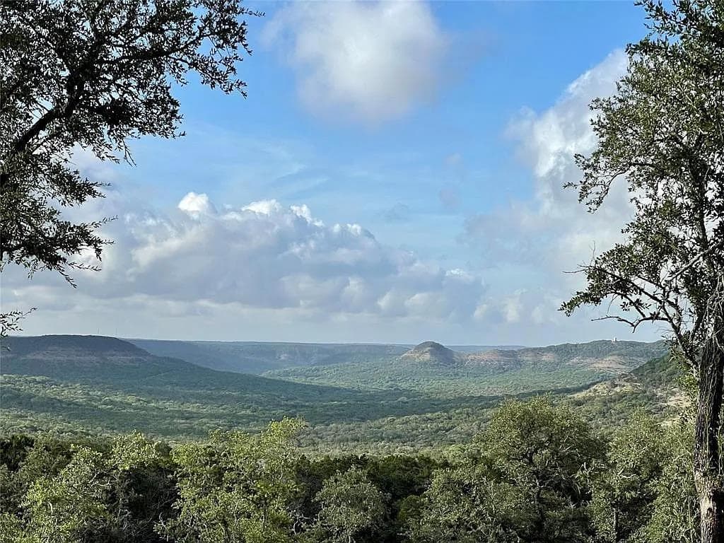 640  Ghost Dancer None