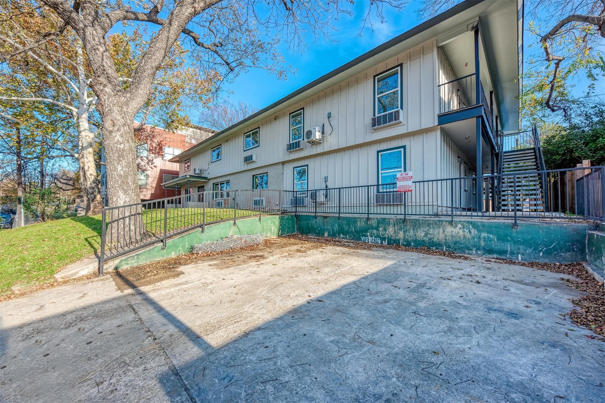 306 E 30th St  #106