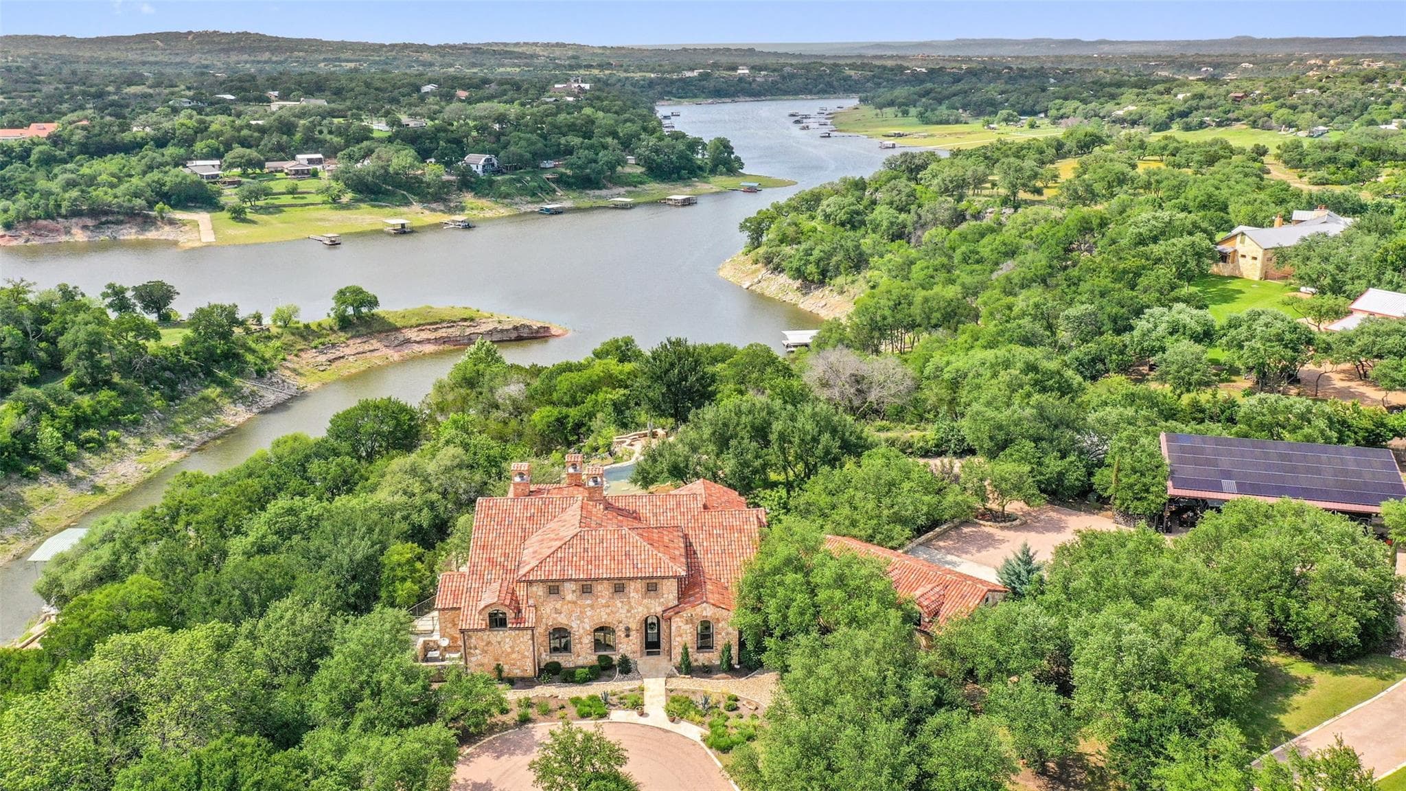 808  Rivercliff Dr