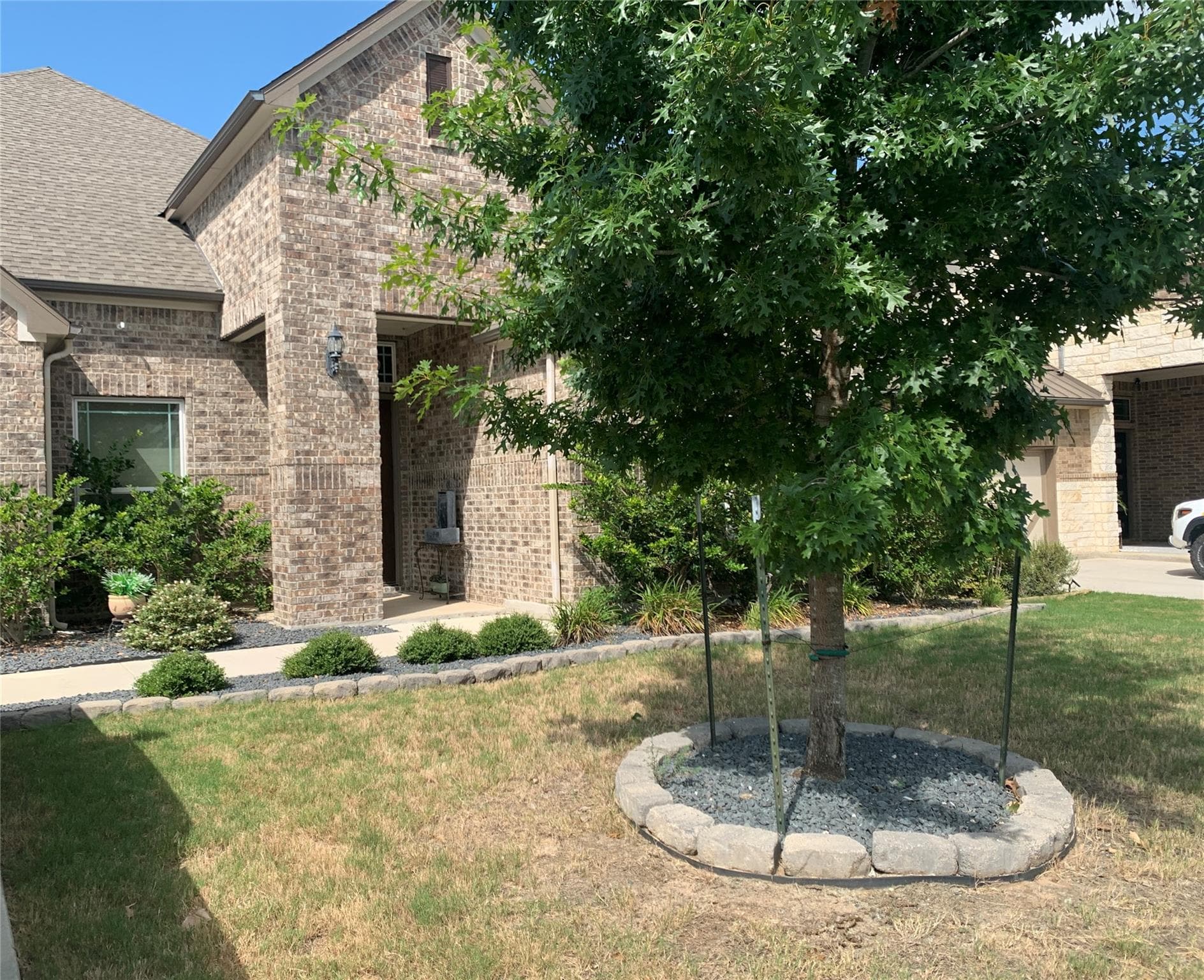 1335  Gruene Glen St