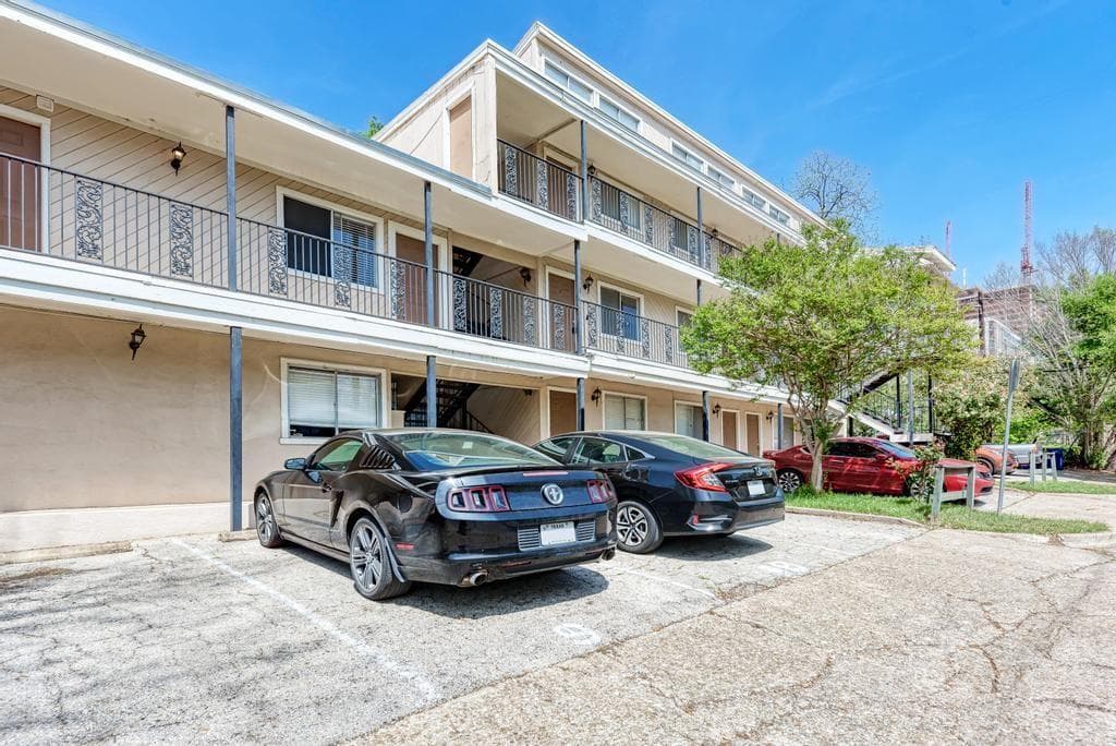 1010 W 23 St #15