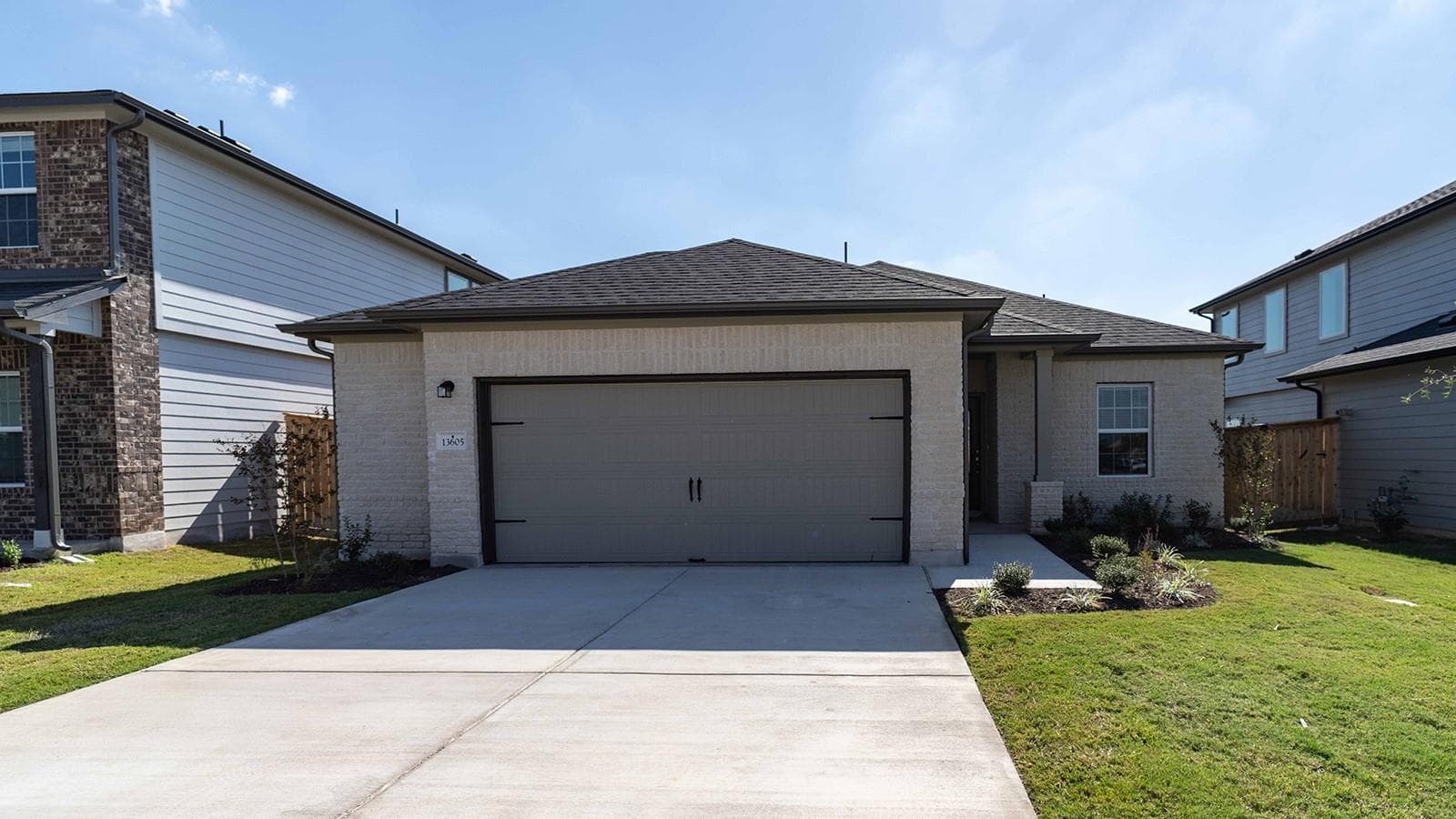 13605  Endless Narrow Ln