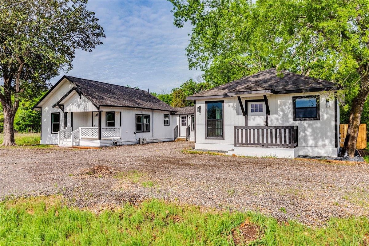 112  Gazley A & B St