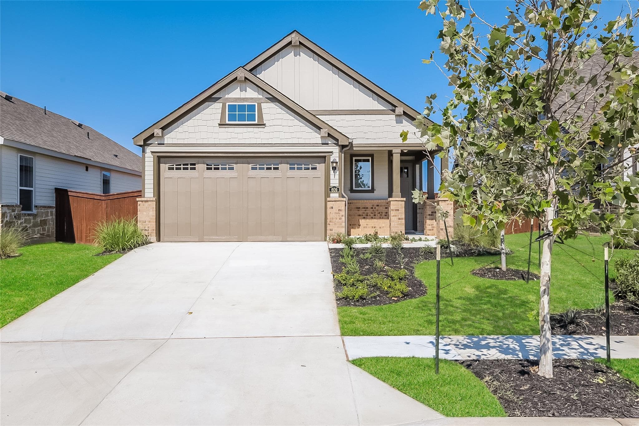 609 Foxtail Agave St