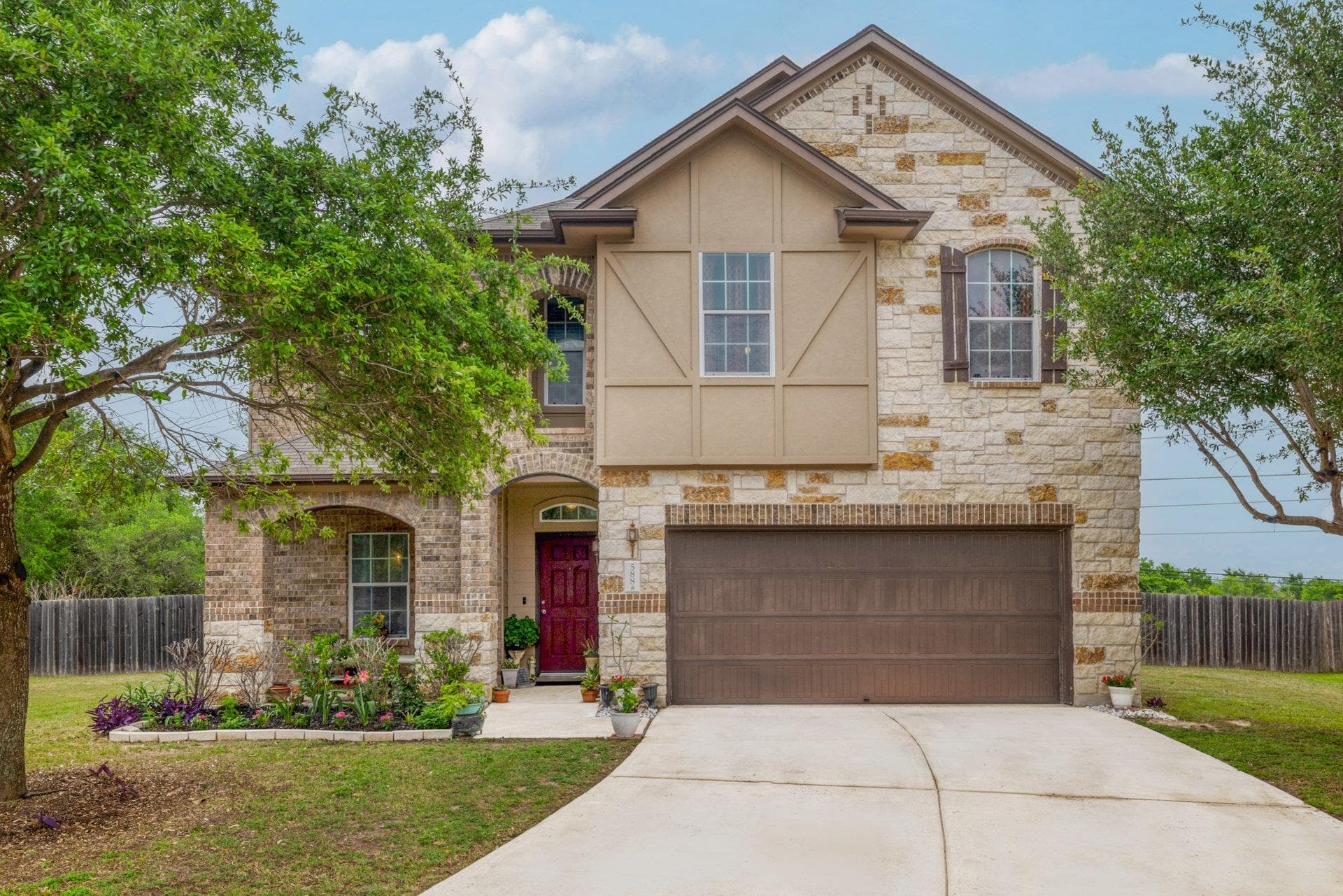 588  Bottle Brush Dr