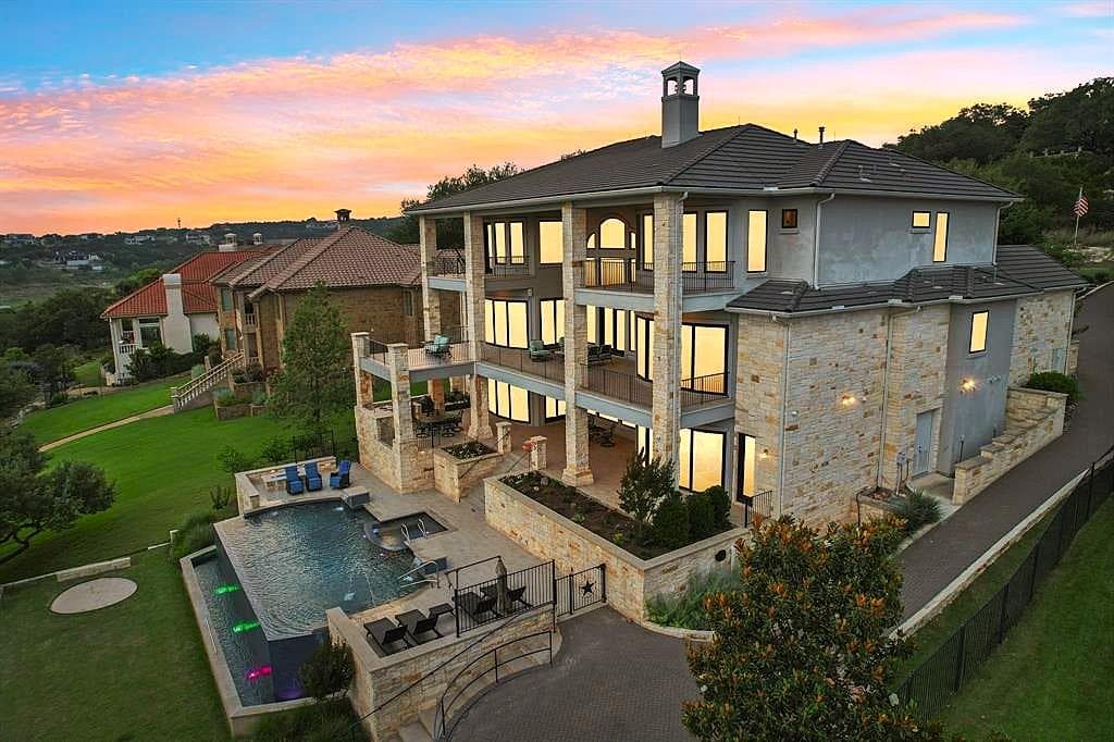1353  Osprey Ridge Loop