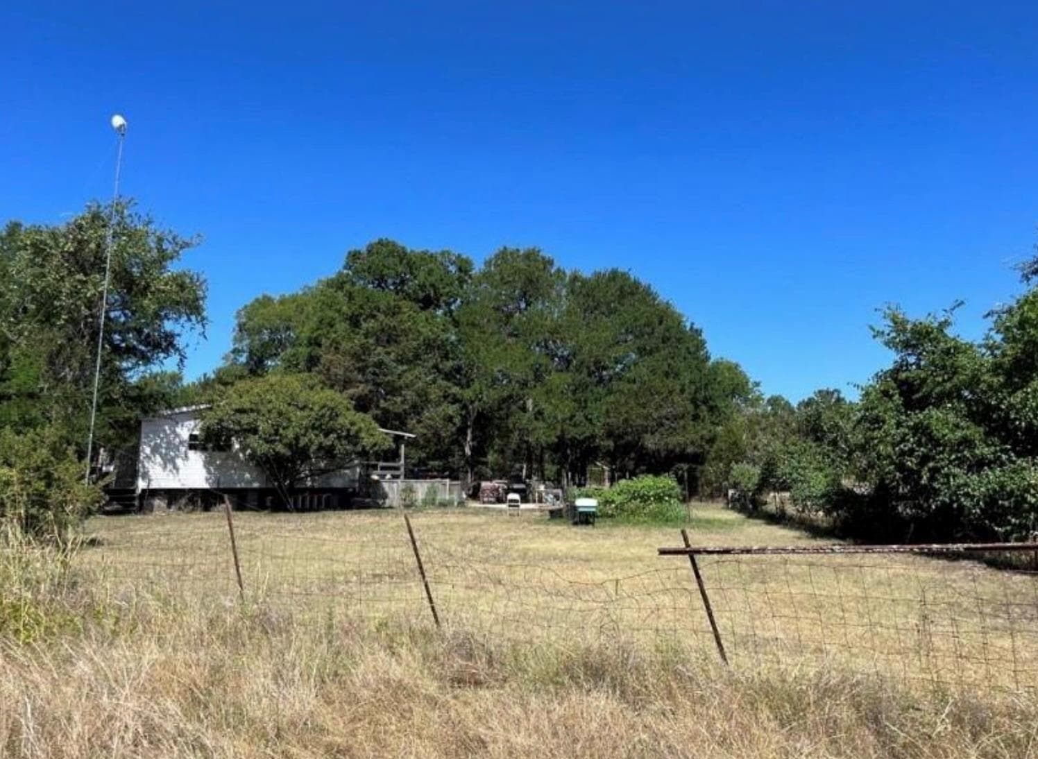 250  Rolling Oaks Dr