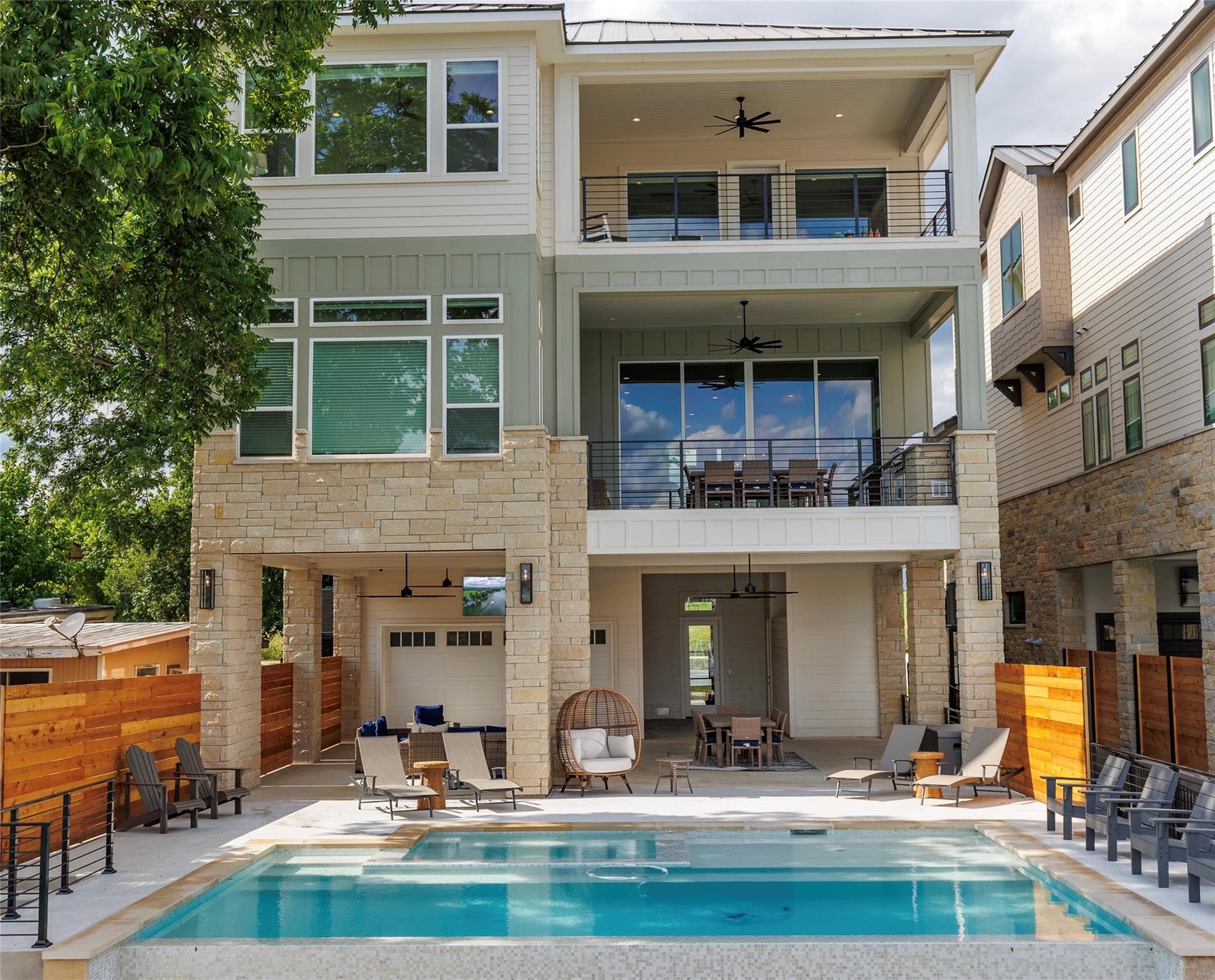 563  Ellen Williams Loop