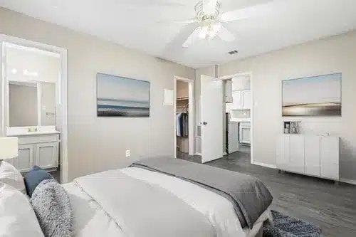 829 Park Plz #105
