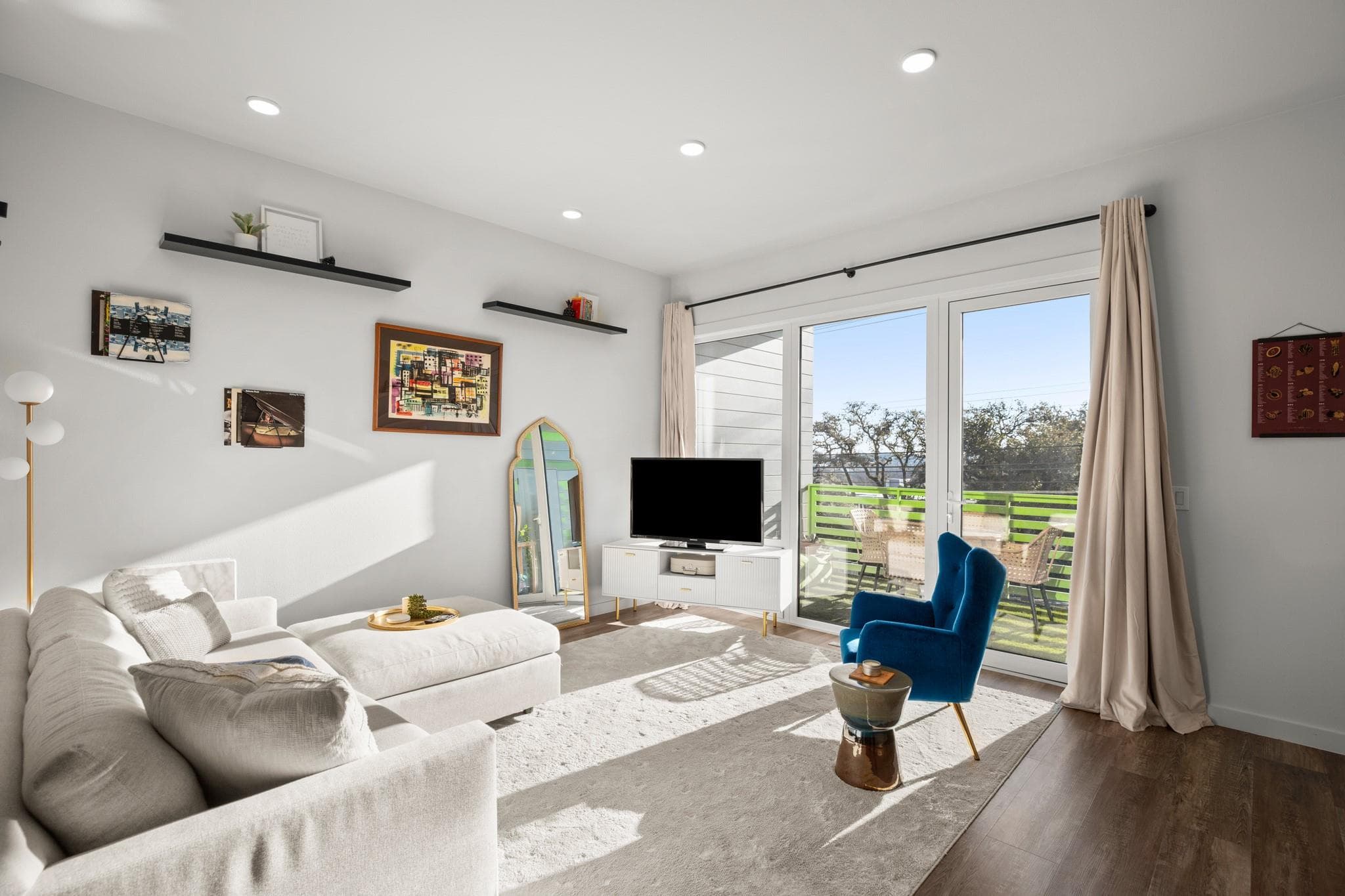 4004  Banister Ln  #202