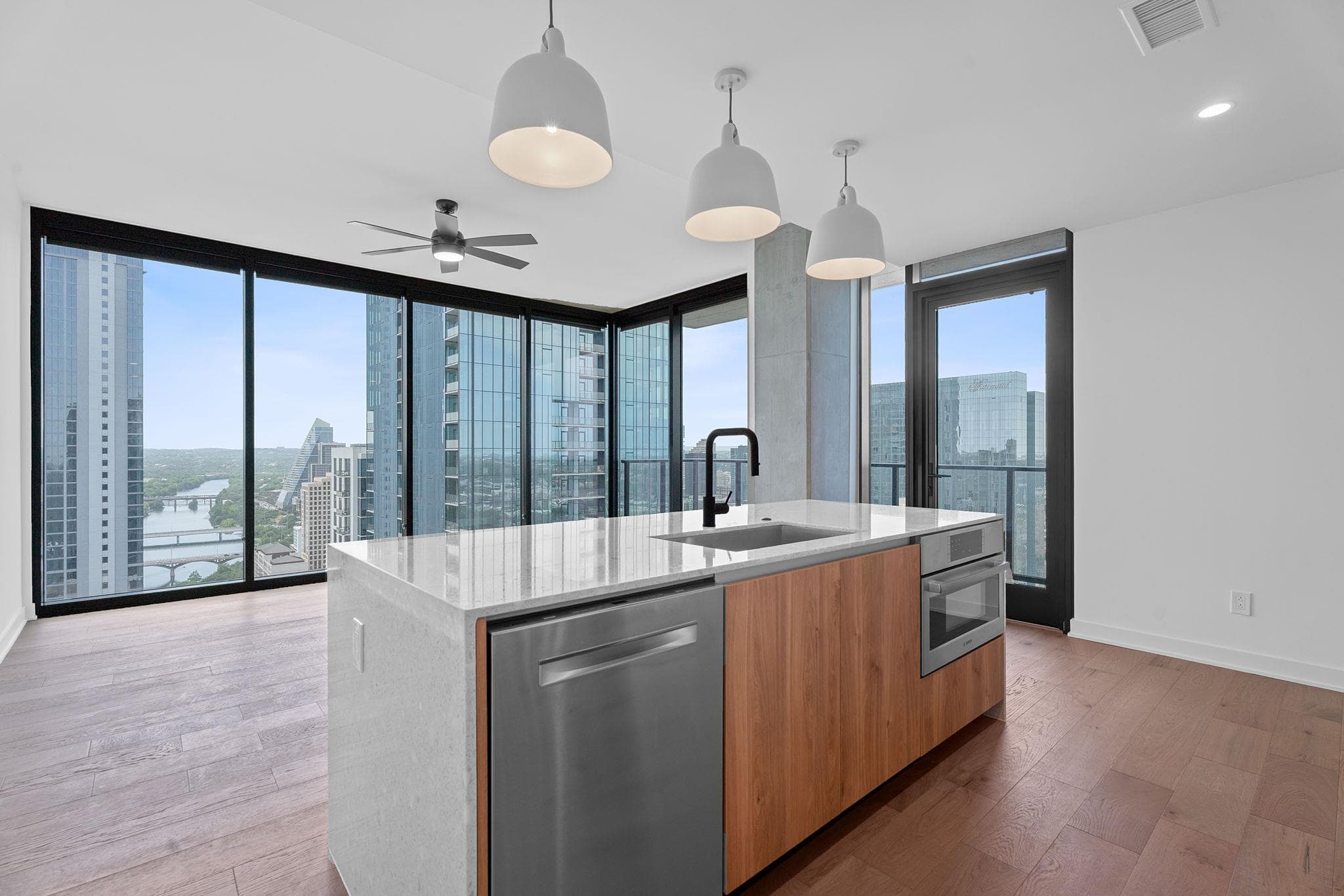 84  East Ave  #3401