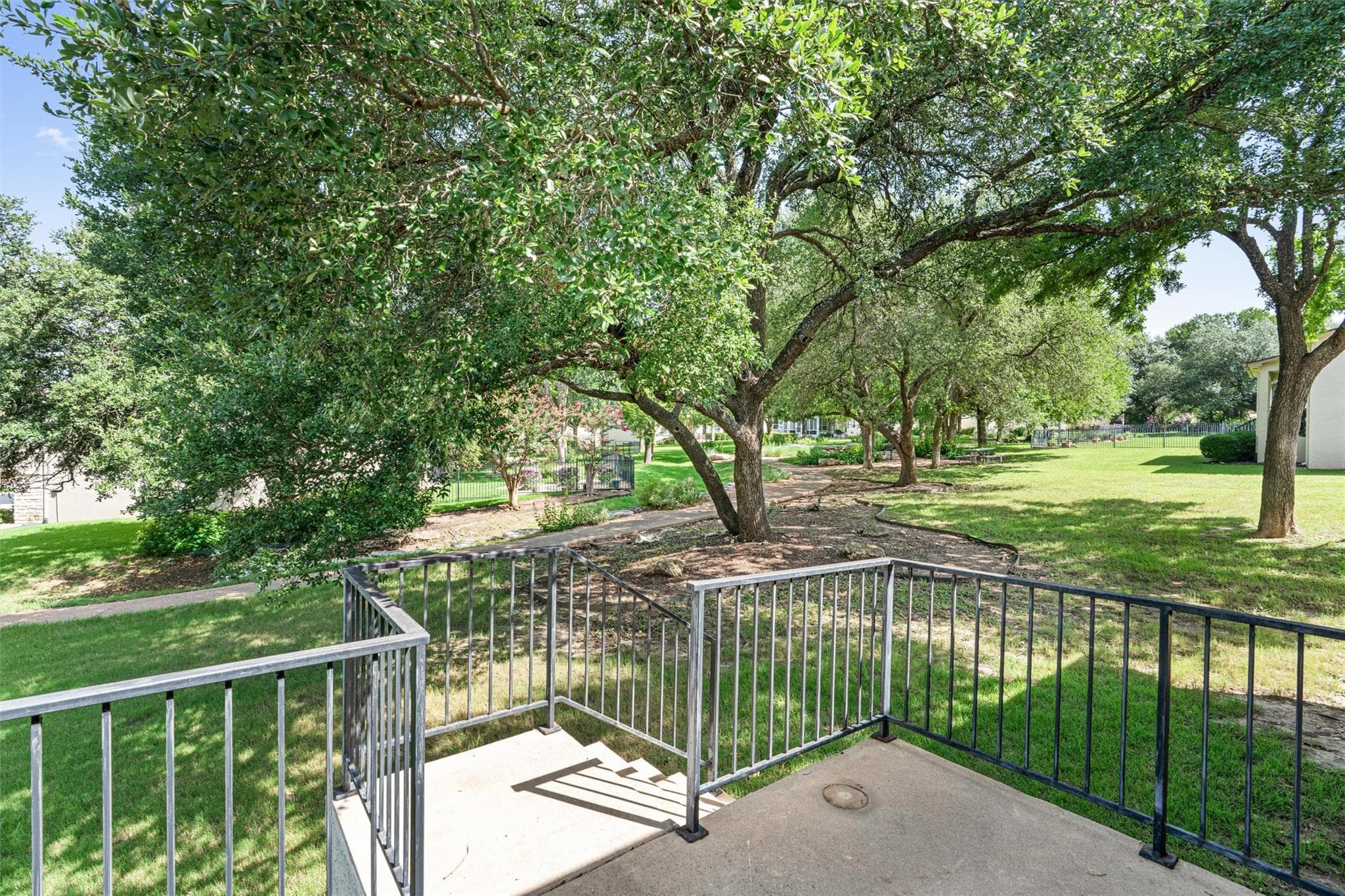 121  Larkspur Ln