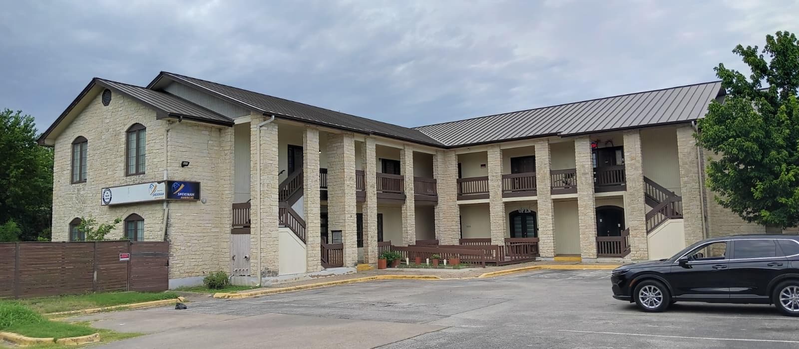 611 Carpenter Ave #101 & 102