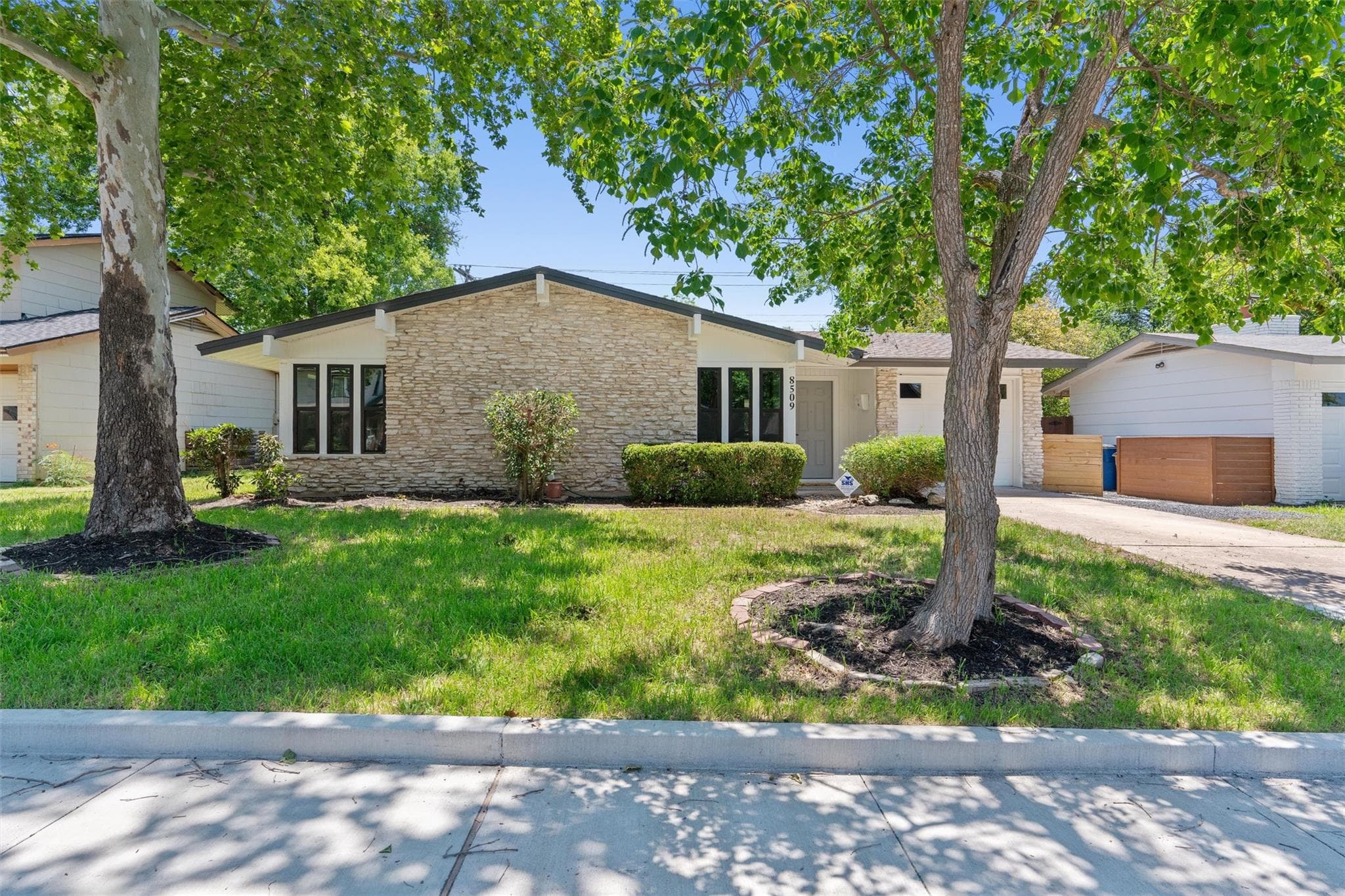 8509  Rockwood Ln