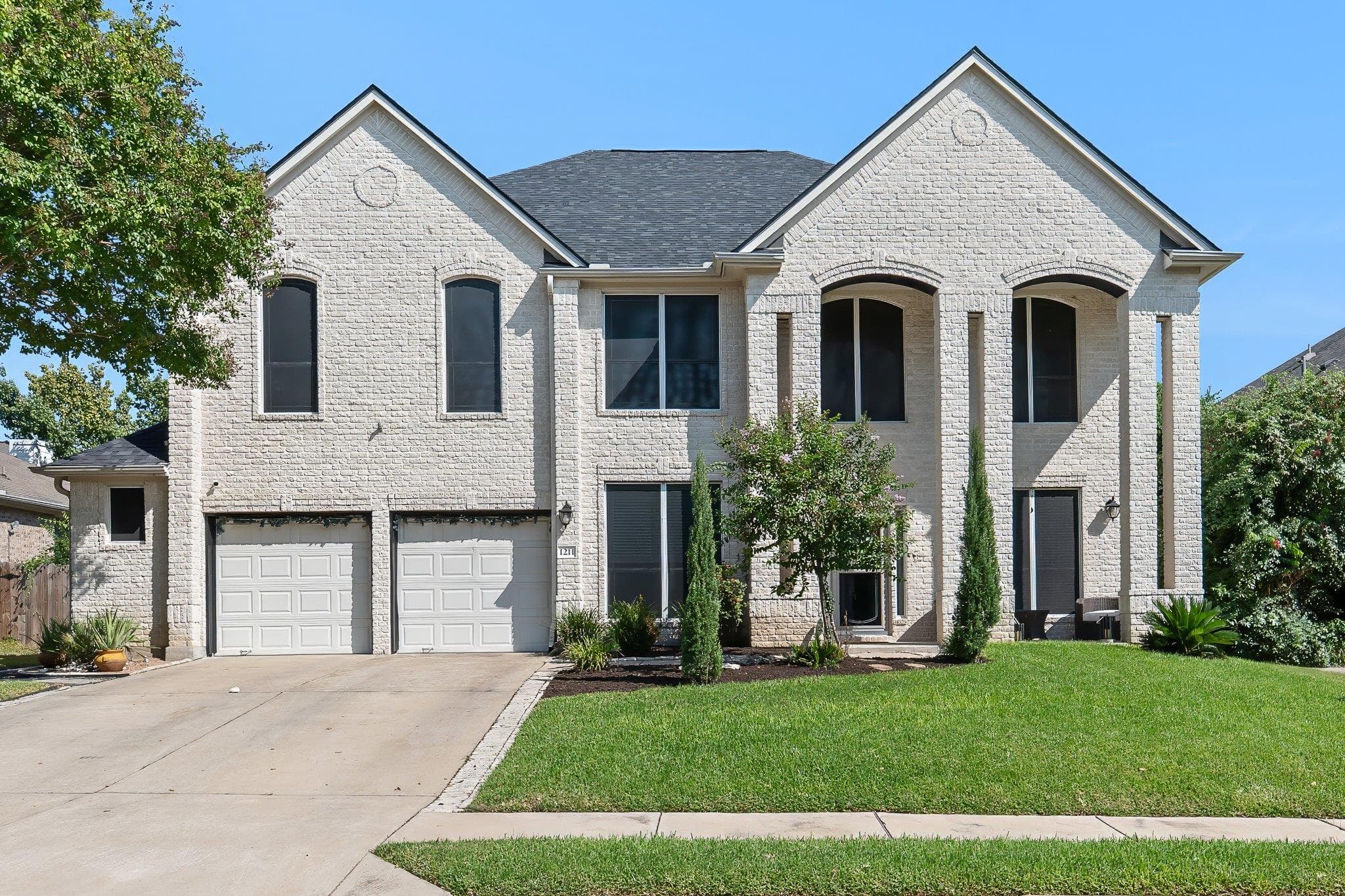 1211  Laurel Oak Trl
