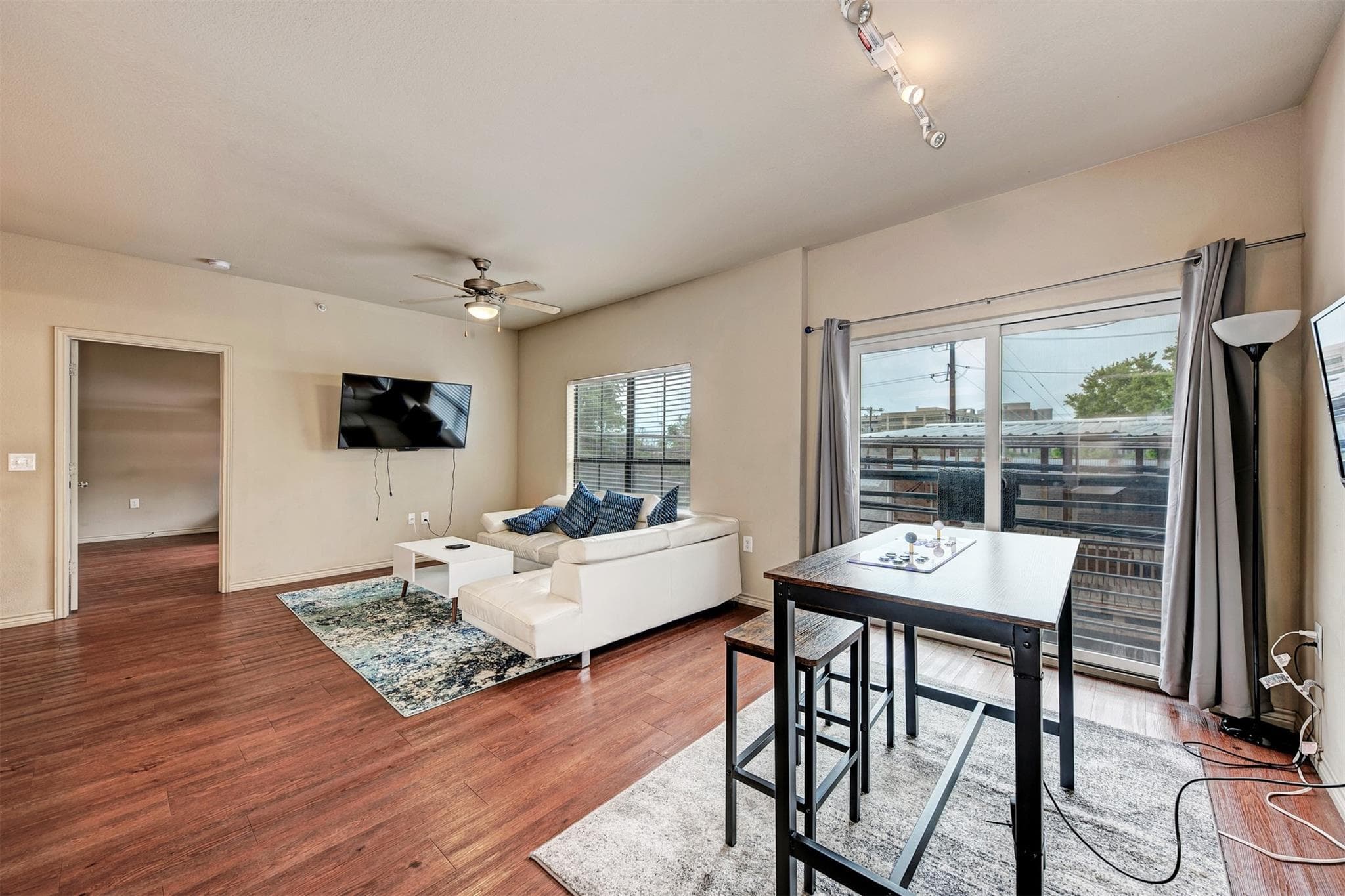 5117 N Lamar Blvd #201