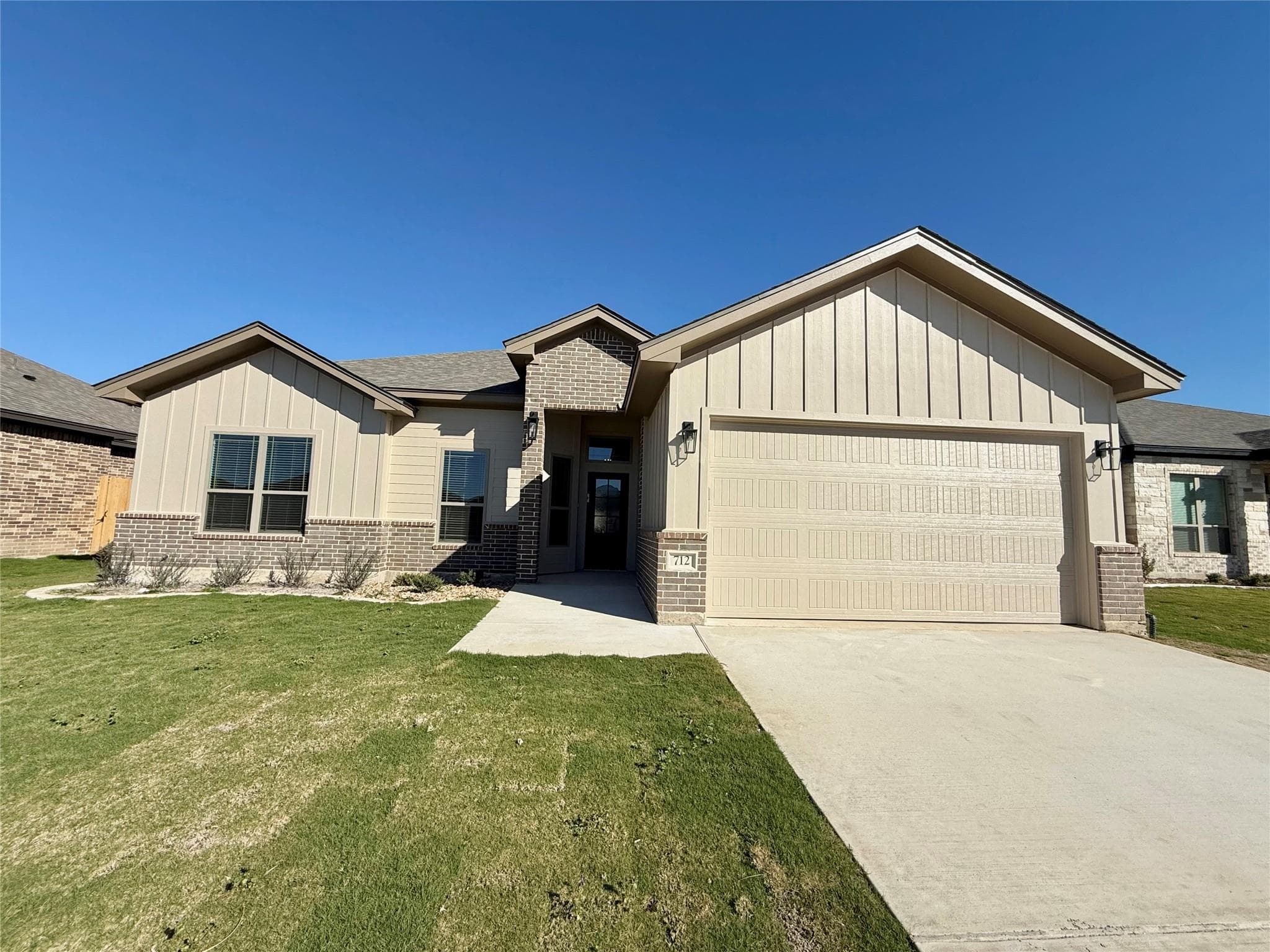 712  Eagle Claw Dr
