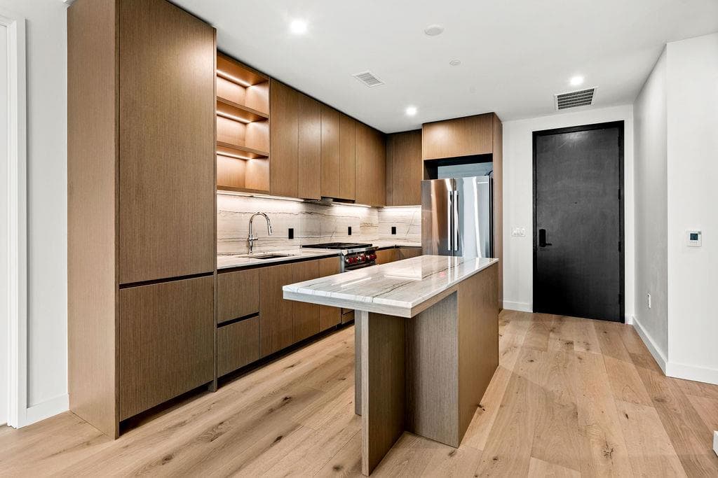 610  Davis St  #2504