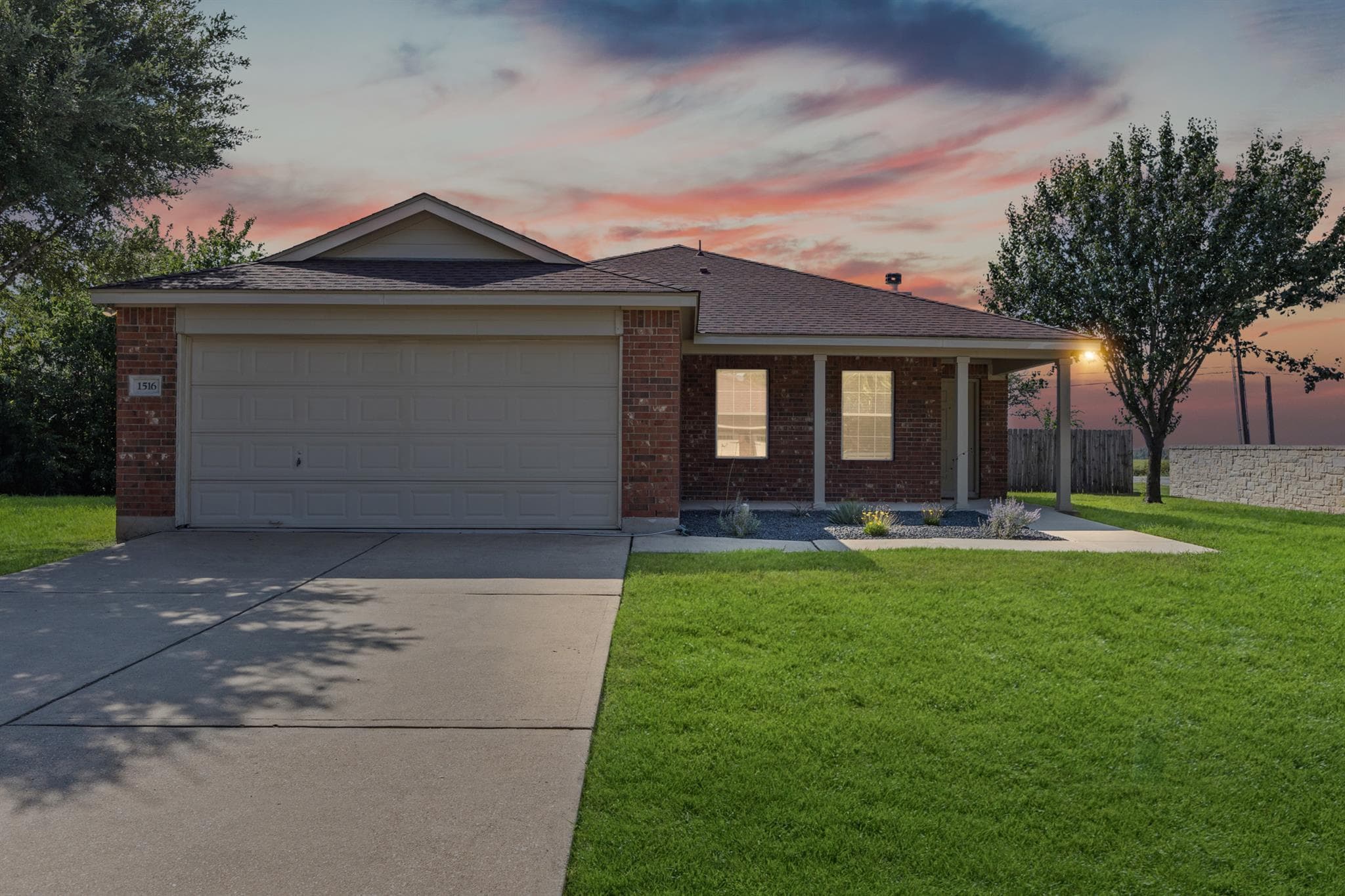 1516  Paint Brush Dr