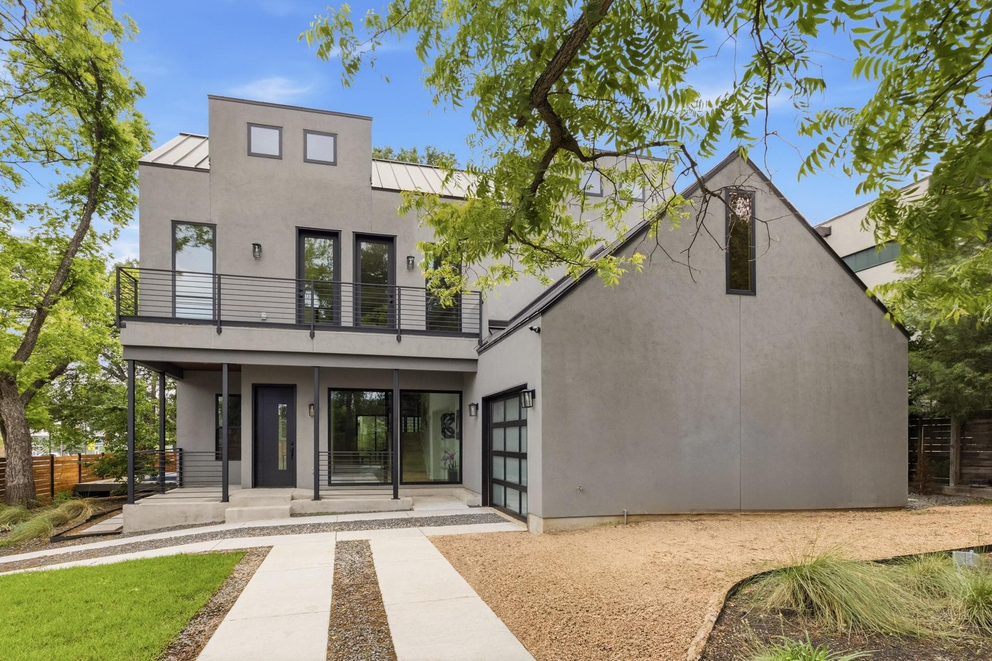 2300  Bluebonnet Ln