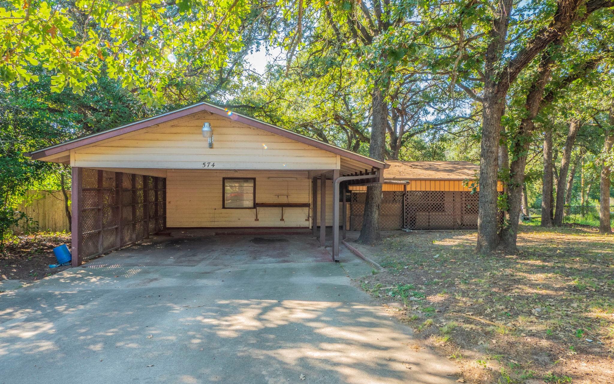 574  Oaklawn Dr