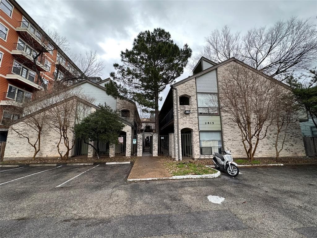 2815  Rio Grande St  #205