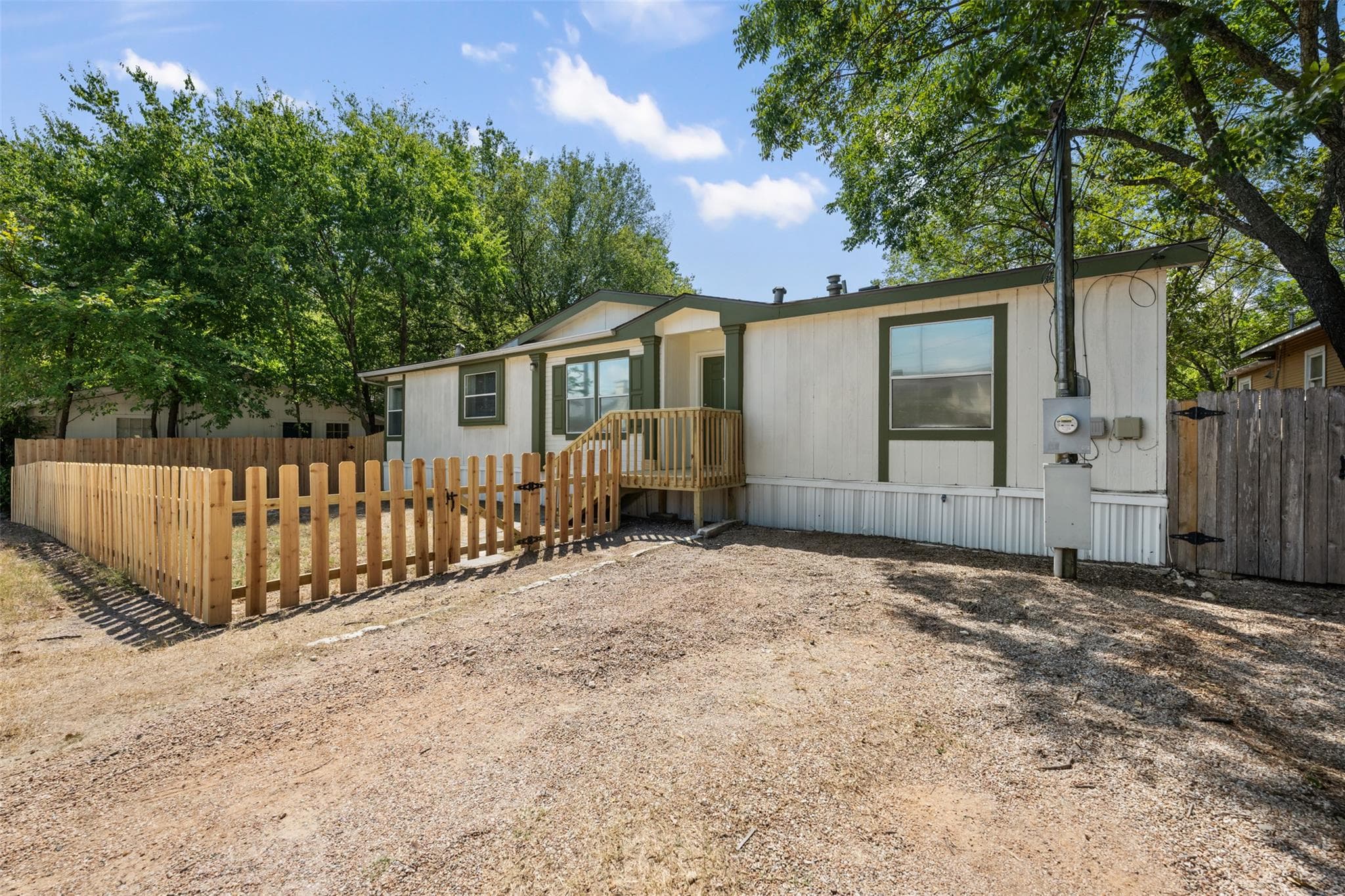 635 W Dittmar Rd