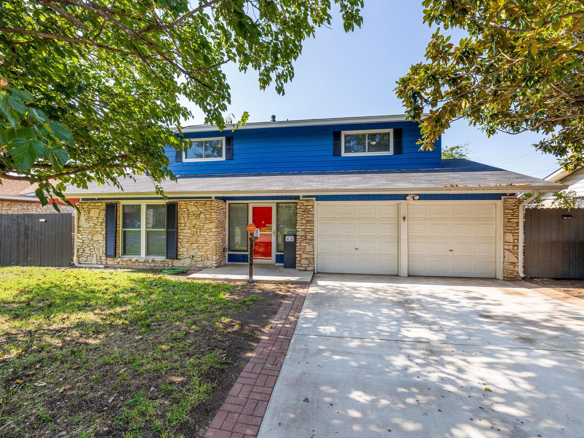 3204  Lake Travis Ave