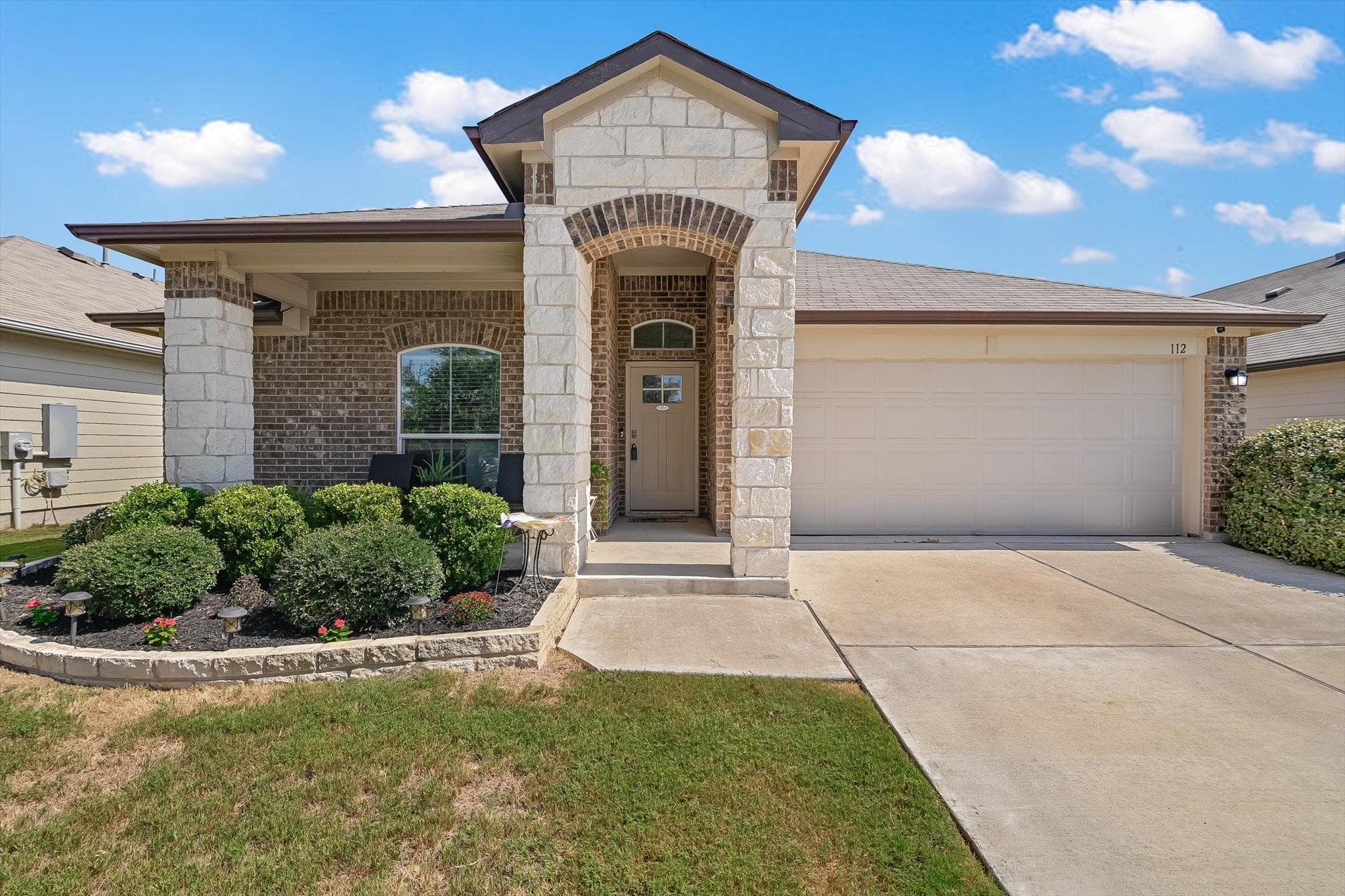 112  Groves Ln