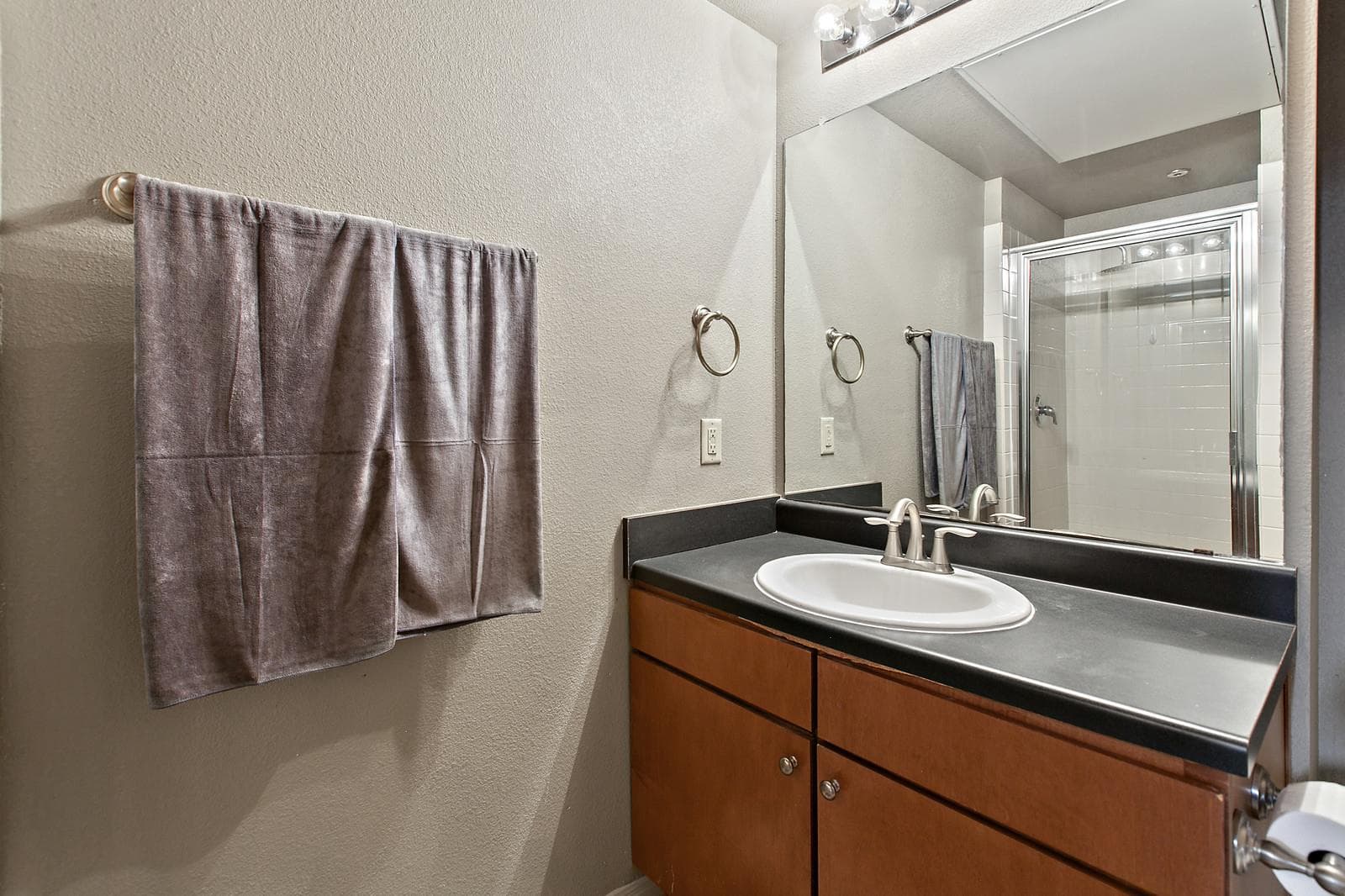 2515  Pearl None  #106