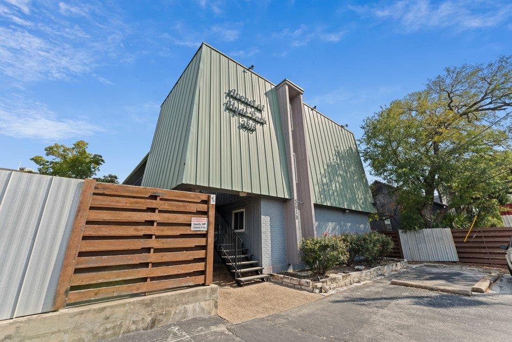 3815  Guadalupe St  #303