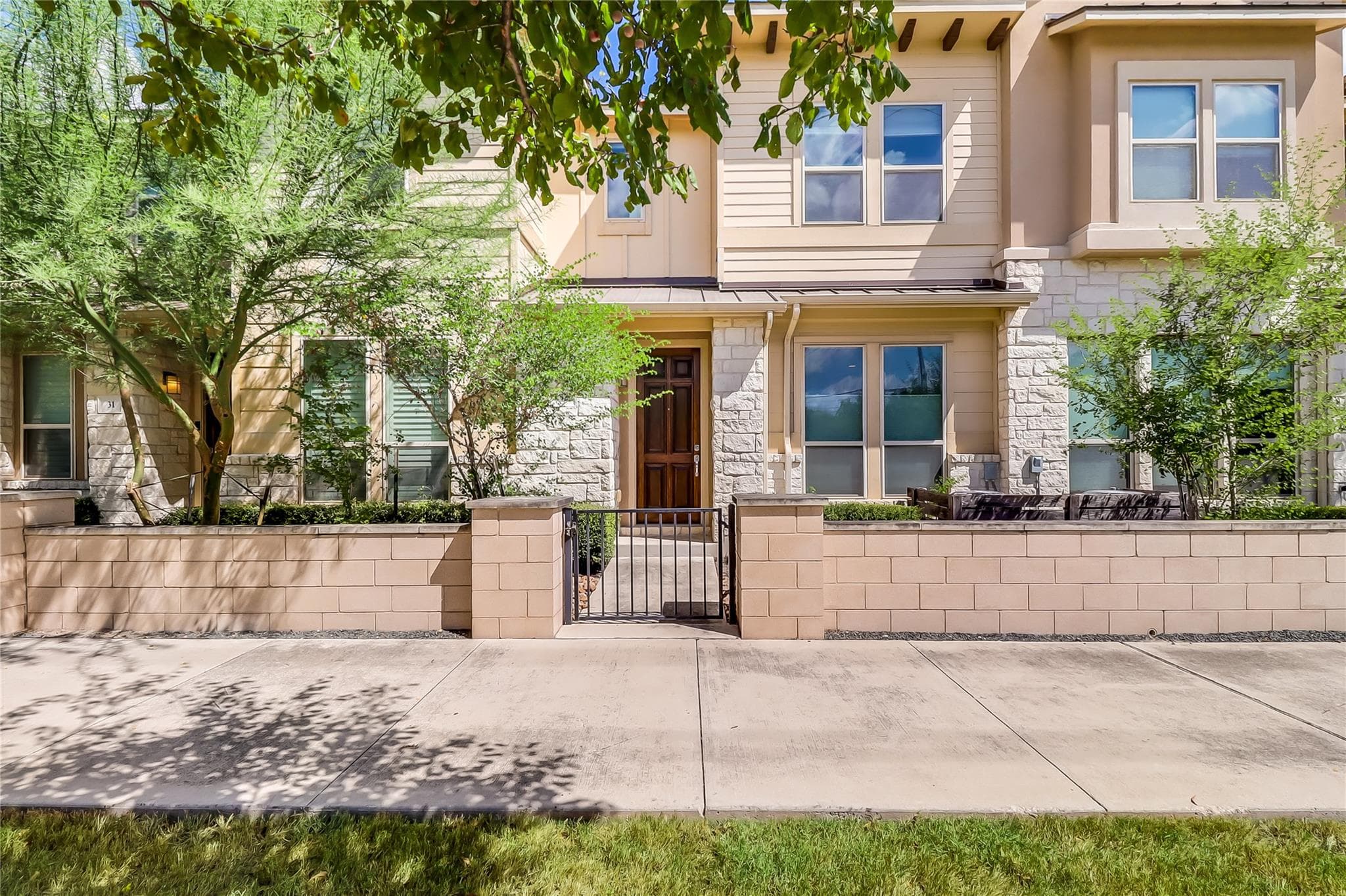 6814 E Riverside Dr  #32