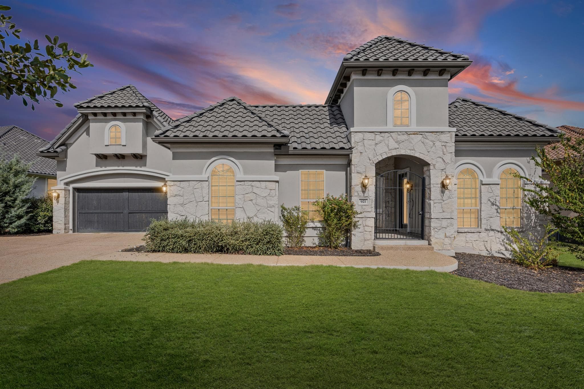 921  Morning Moon Cir