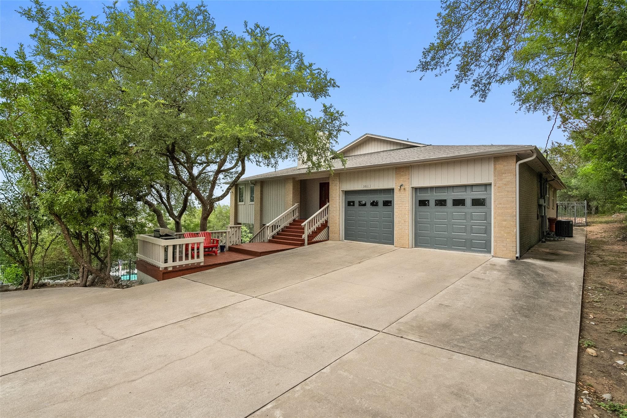 1011  Ridge Point Dr