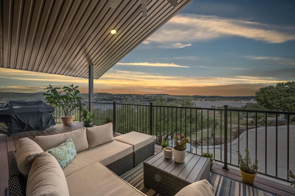 19833  Lakehurst Loop