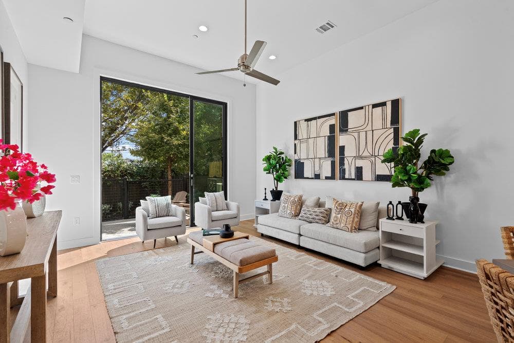 2505  Bluebonnet Ave  #16