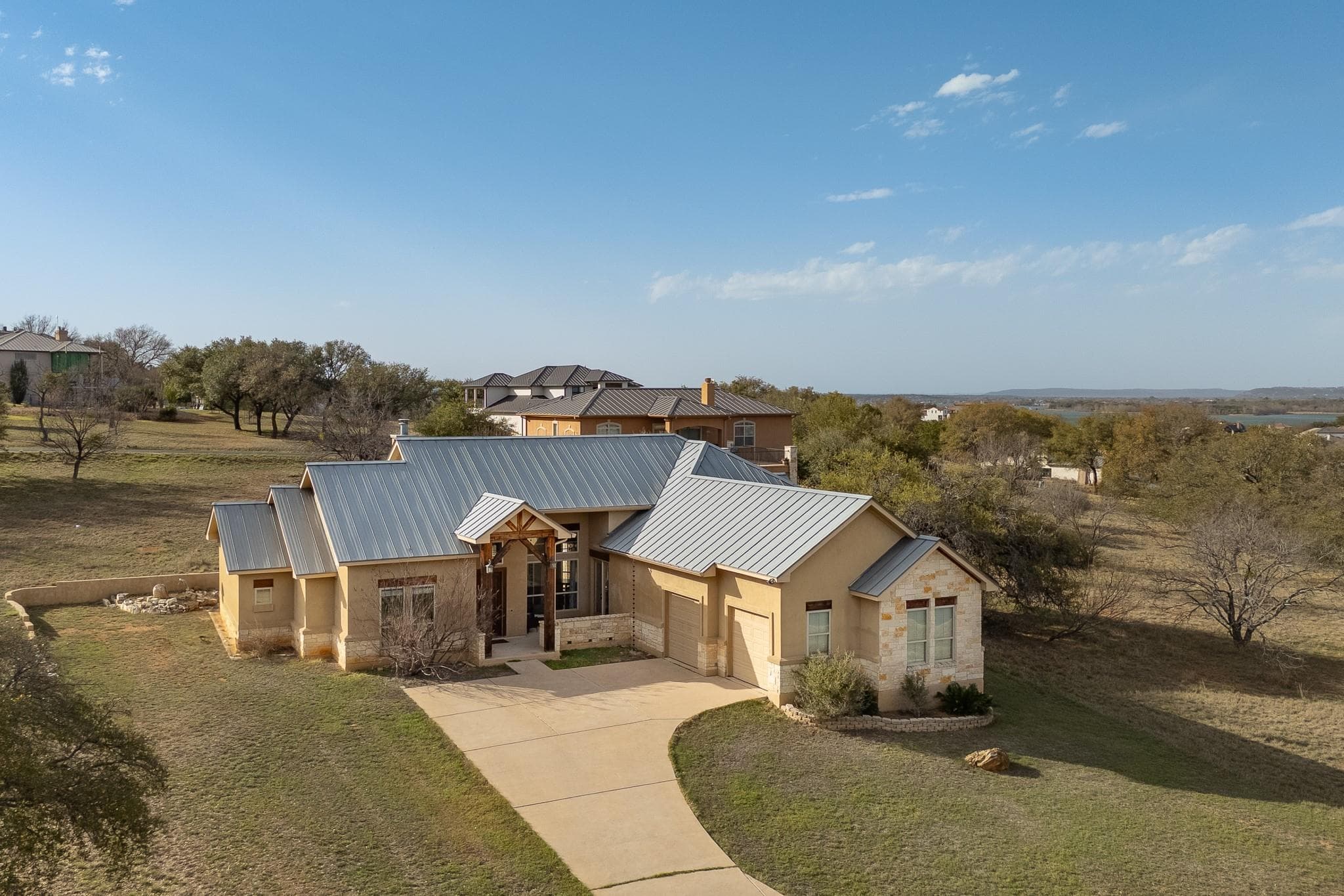 3206 Douglas Dr