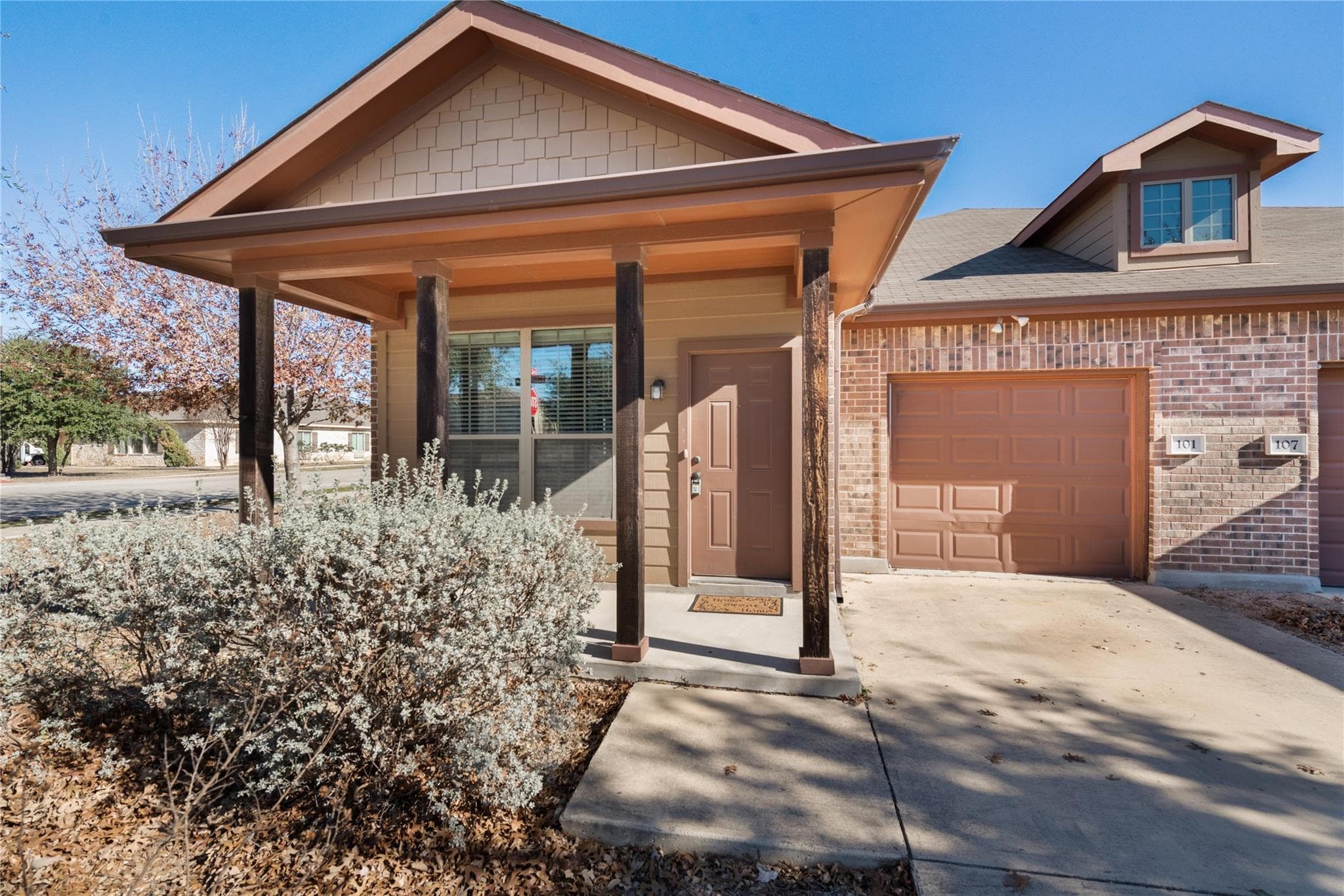 101  Creekside Villa Dr