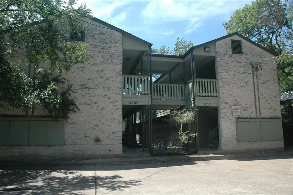 3206  King St  #202