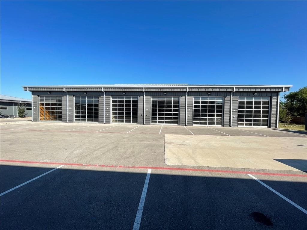 706 Leander Dr #701-702